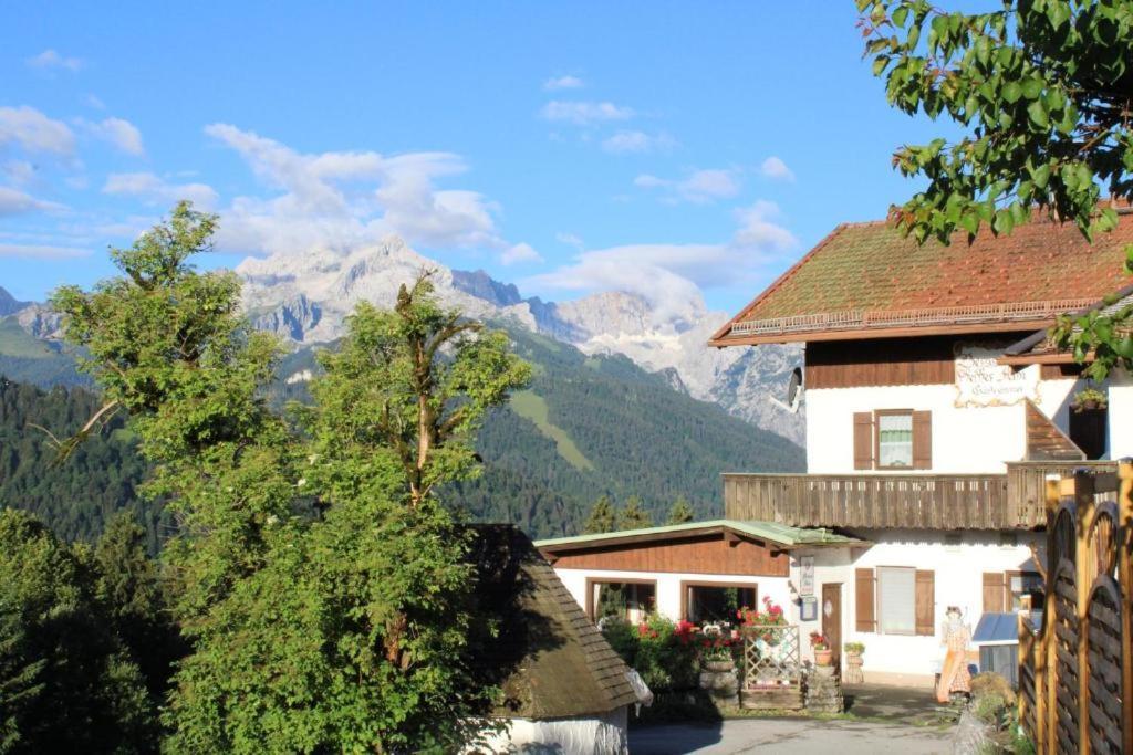 Pfeiffer Alm Am Sonnenhang Mit Blick Auf Die Zugspitze Garmisch-Partenkirchen Exterior foto